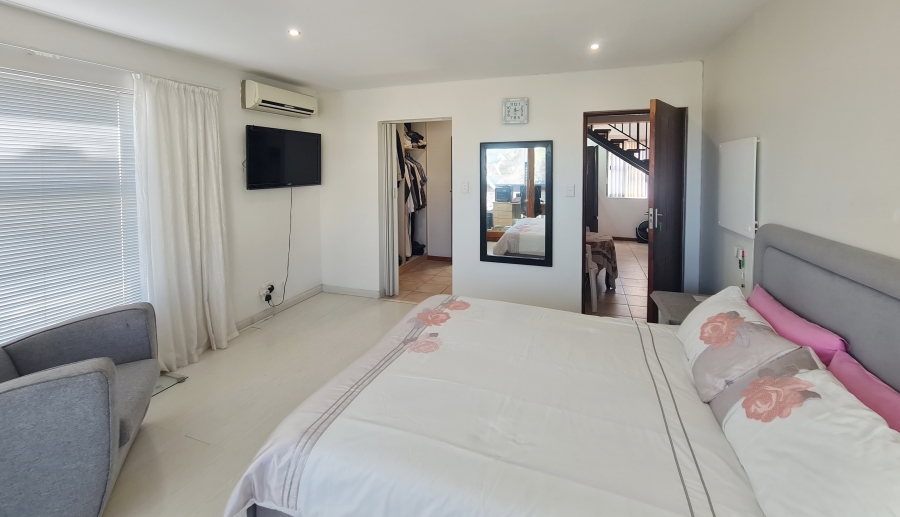 4 Bedroom Property for Sale in Mountainside Western Cape